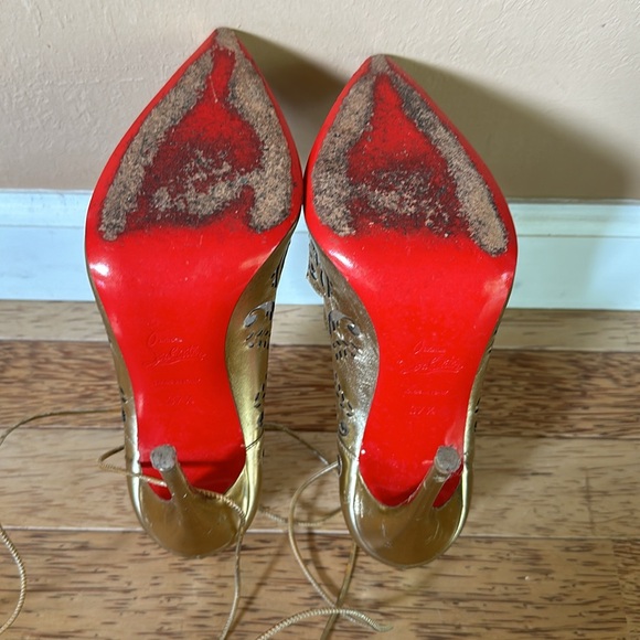 COPY - Christian Louboutin Impera Gold 7.5 - Picture 4 of 4